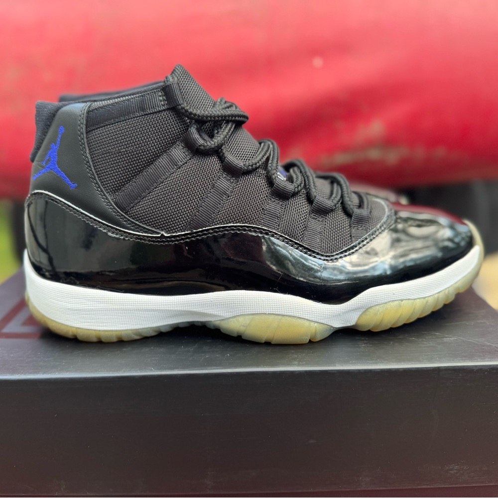 2016 jordan 11 space jam